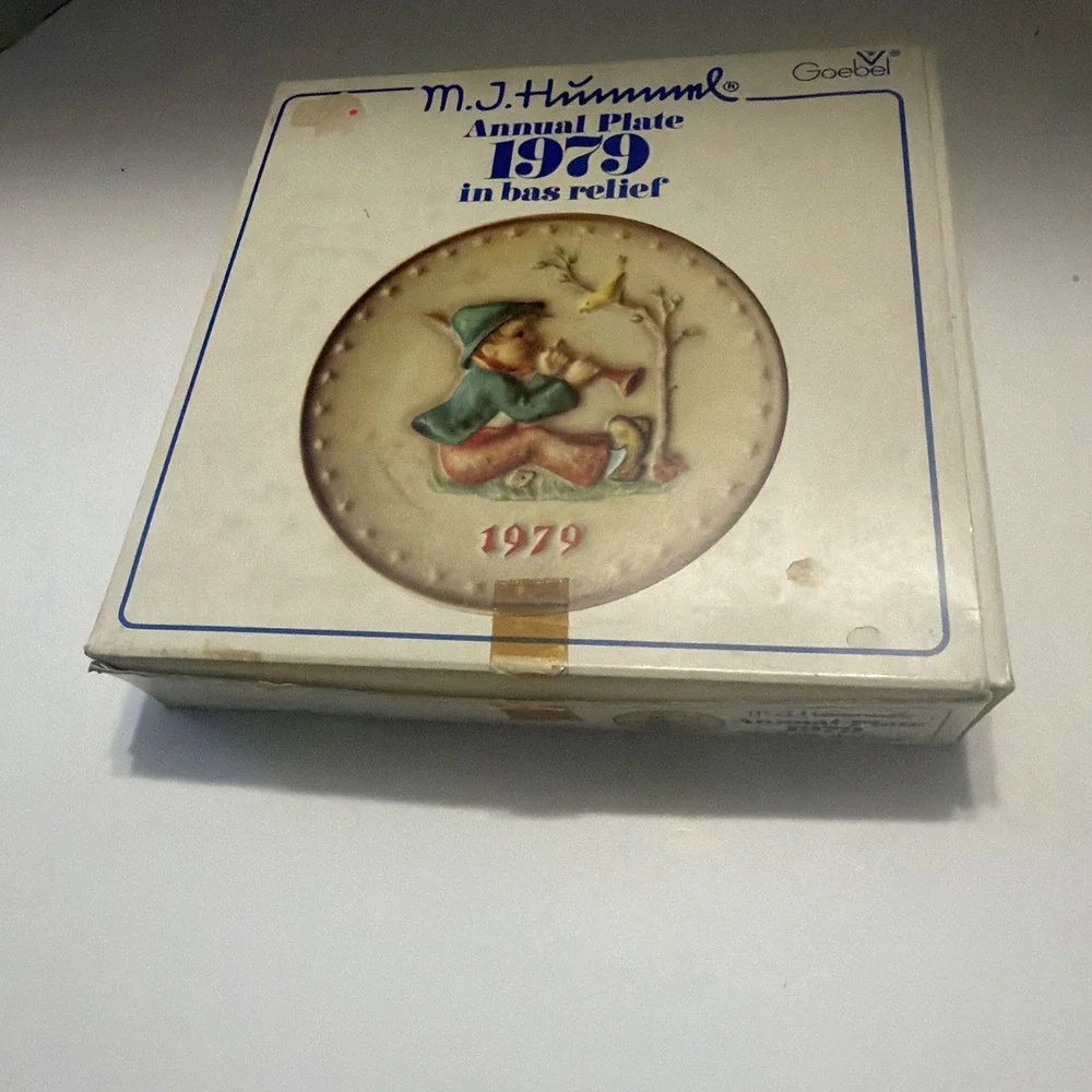 Goebel Hummel 1979 Annual Plate Singing Lesson Bas Relief Hum 272 West Germany